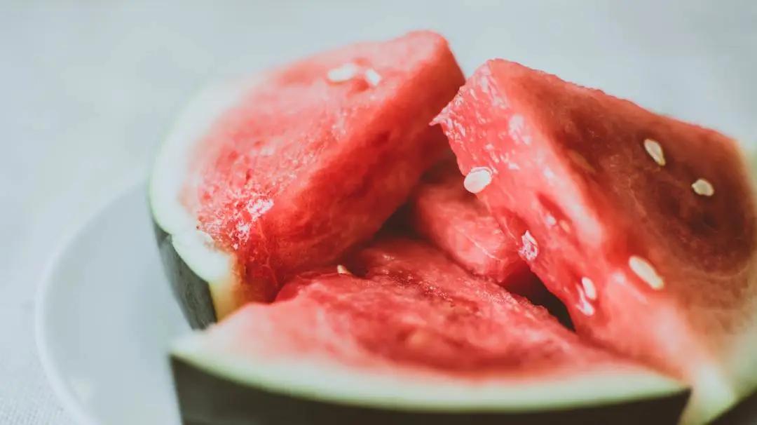 挑选西瓜小技巧视频讲解,挑选西瓜的技巧记住这6个字