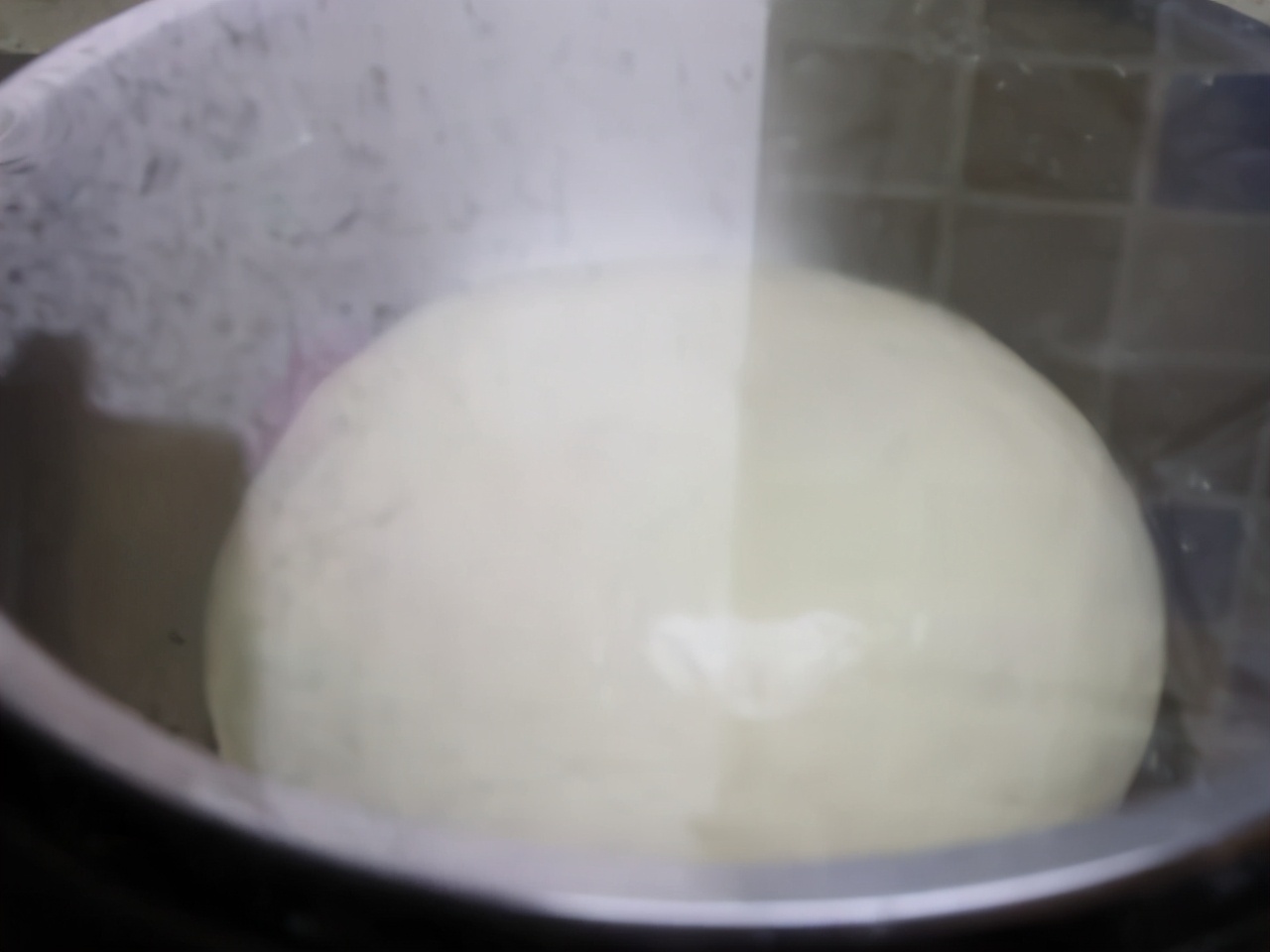 蒸馒头面怎么发才发得好,馒头面发得很好蒸出来却回缩