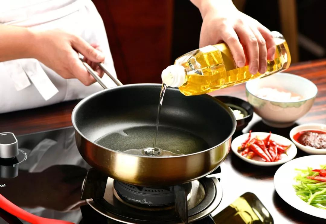 小宝宝便秘的症状有哪些,一周半宝宝便秘严重大便特别粗硬