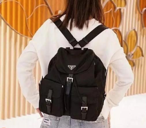 奢侈品大牌有哪些好看又好搭配双肩包?C4N搭配干货!