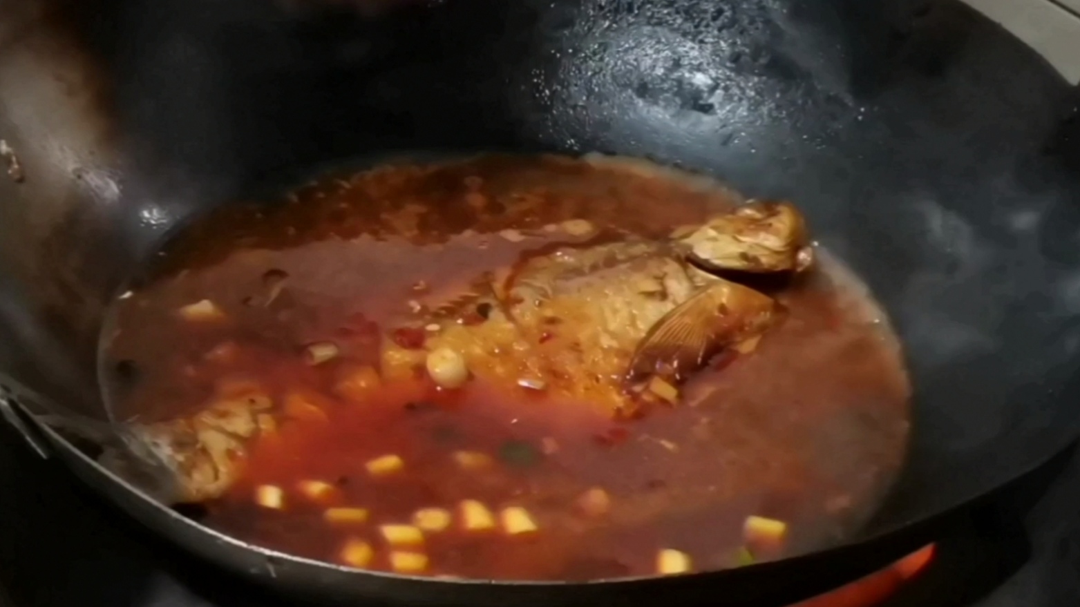 红烧鱼怎么做不腥又鲜美又下饭,红烧鱼怎么做又香又嫩赶紧学起来