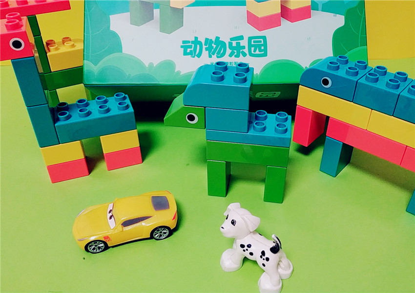 积木是每个宝宝必备的早教玩具,3-6岁大颗粒积木启蒙