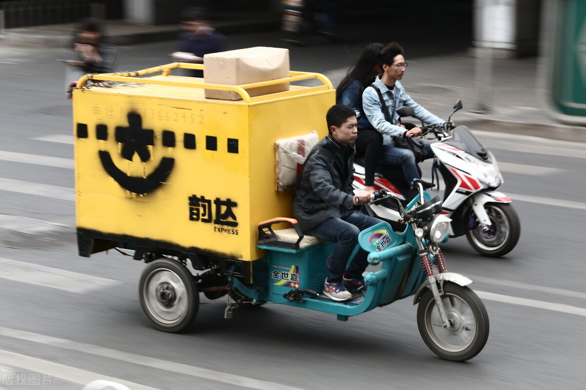 快递小哥5年挣260万完整视频,快递小哥一个月到底挣多少钱