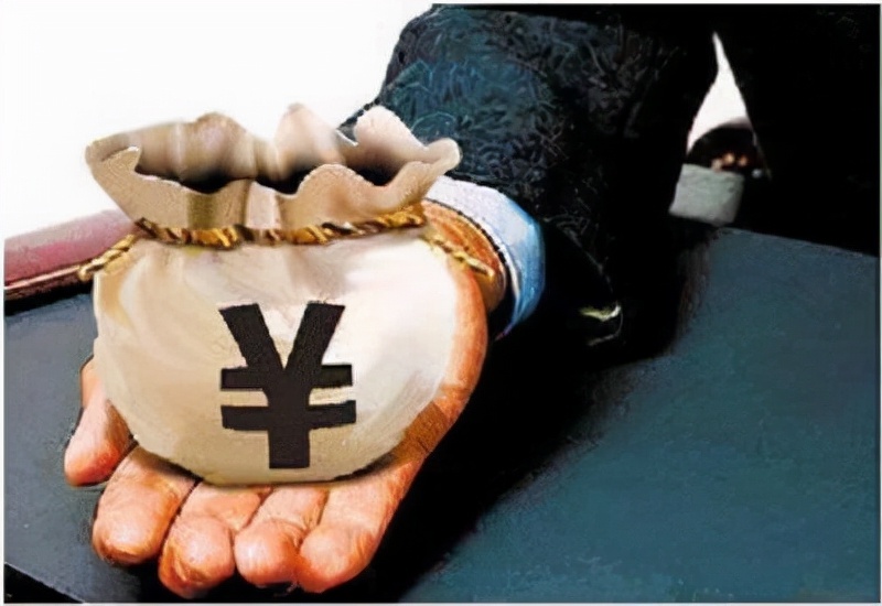 “我干妈从省政府调任北京，还有一个400亿的大项目……”