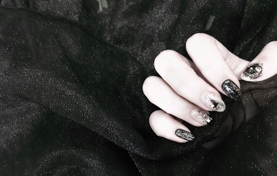 做美甲不涂防溢胶正常吗,美甲不封层有什么好处