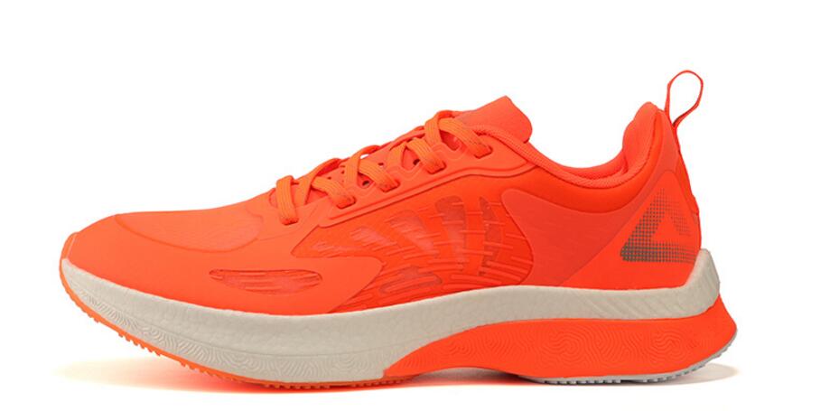 亚瑟士跑鞋和国产跑鞋,耐克跑鞋和国产跑鞋