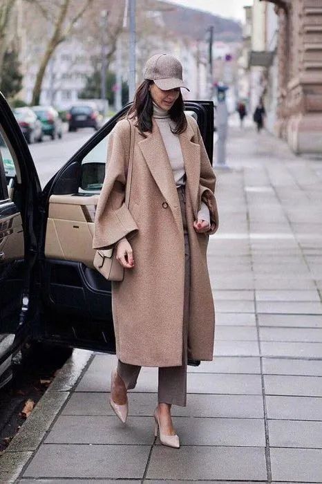 驼色大衣多种风格穿搭攻略,驼色大衣的高级感穿搭示范