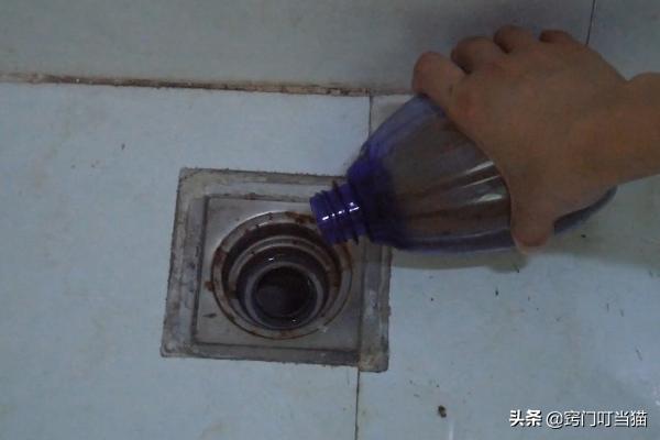 藿香正气水能和白醋一起泡吗,藿香正气水倒白醋里用途