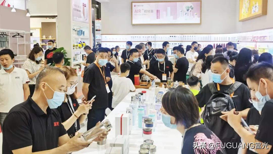 独一无二的水杯防摔防烫,吸管式水杯高颜值