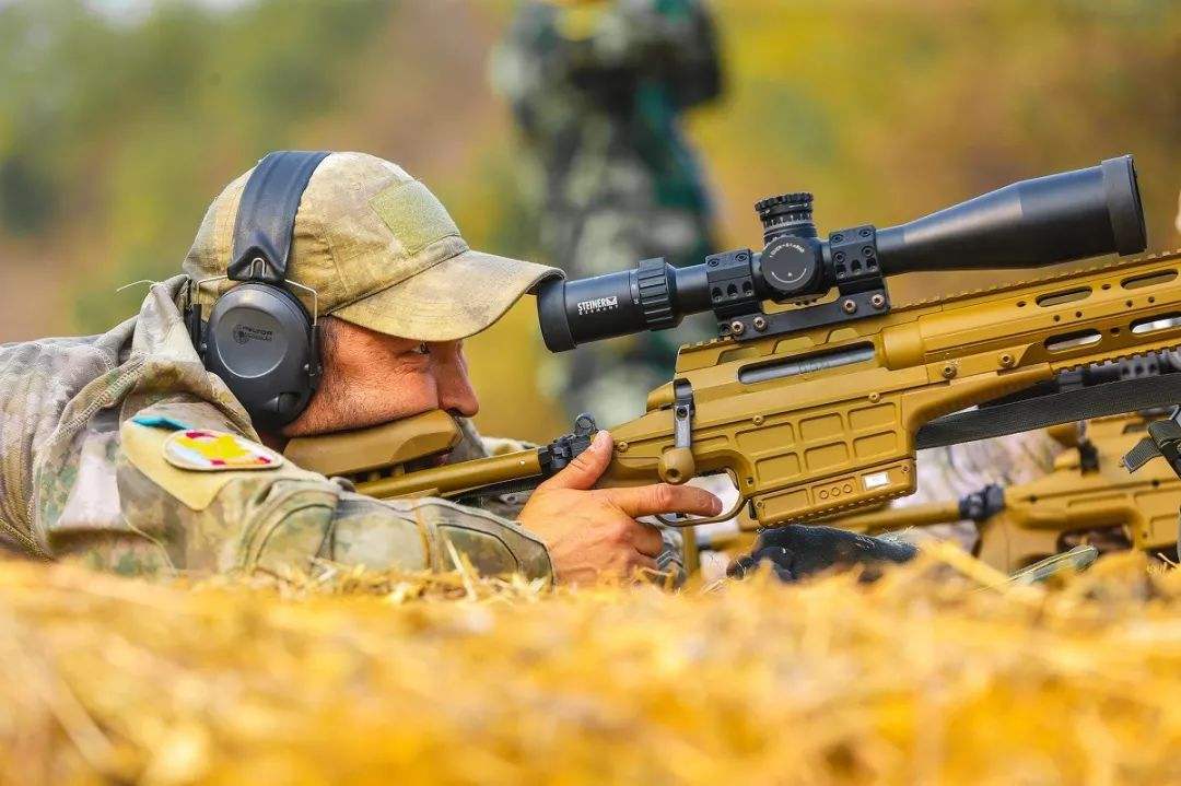 *击狙**手能盲狙目标吗，真正的*击狙**手喊话别被游戏欺骗了