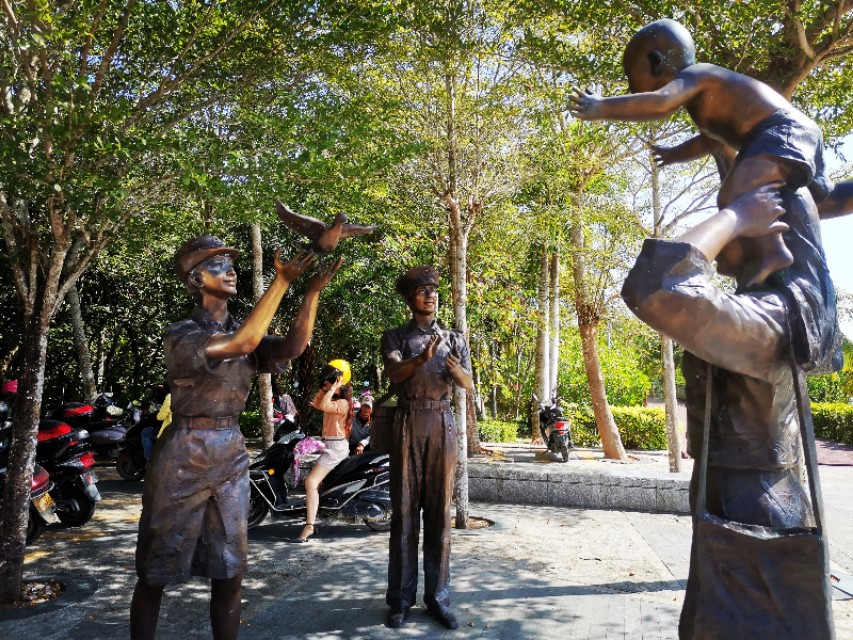 春节快到了，海南三亚*013院医**看病的人好多，干什么都得排队呀！