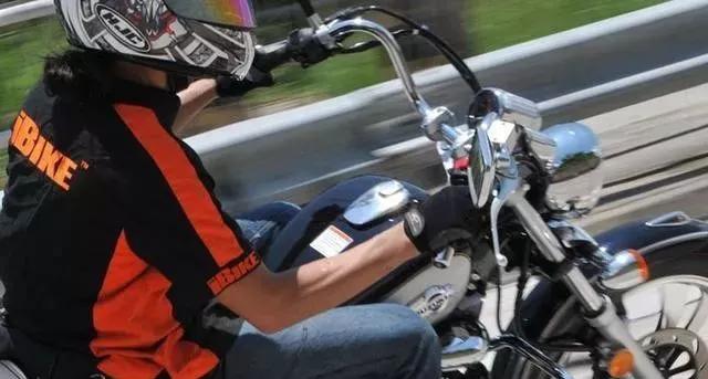 豪爵巡航车悦酷gz150排量,豪爵gz150用15w40机油好还是10w30