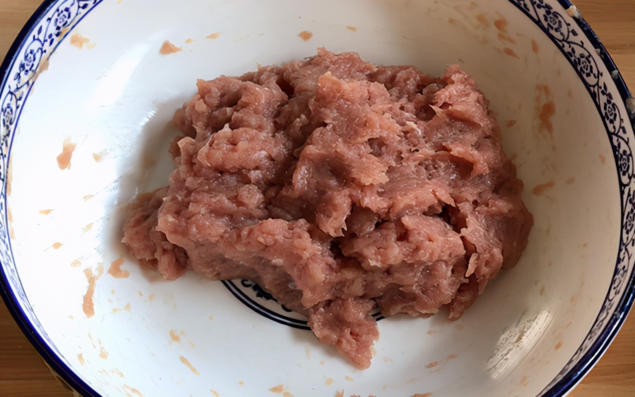 冬天的第一份滑肉汤,晶莹剔透的滑肉汤