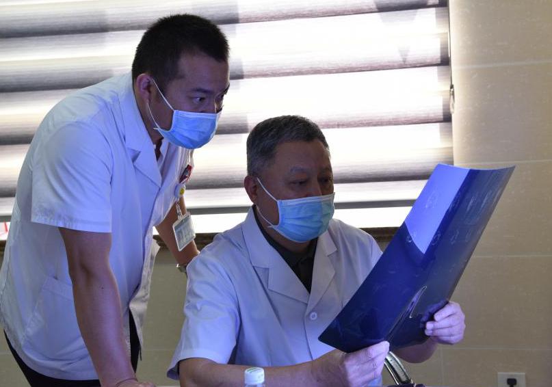 轻微崴脚为什么越来越痛,崴脚二十年一直隐隐作痛怎么办