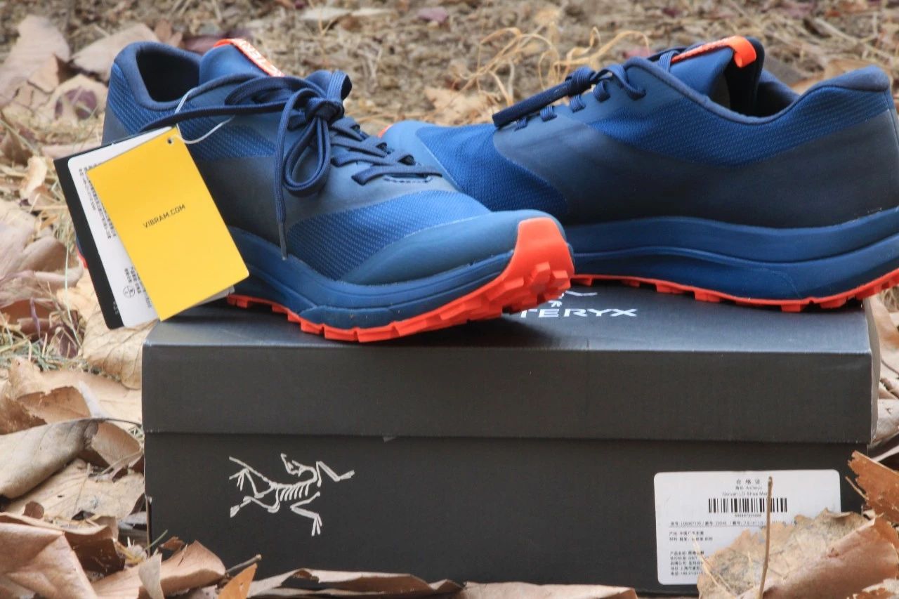 公认脚感最好的户外鞋始祖鸟,始祖鸟越野跑鞋高帮灰色