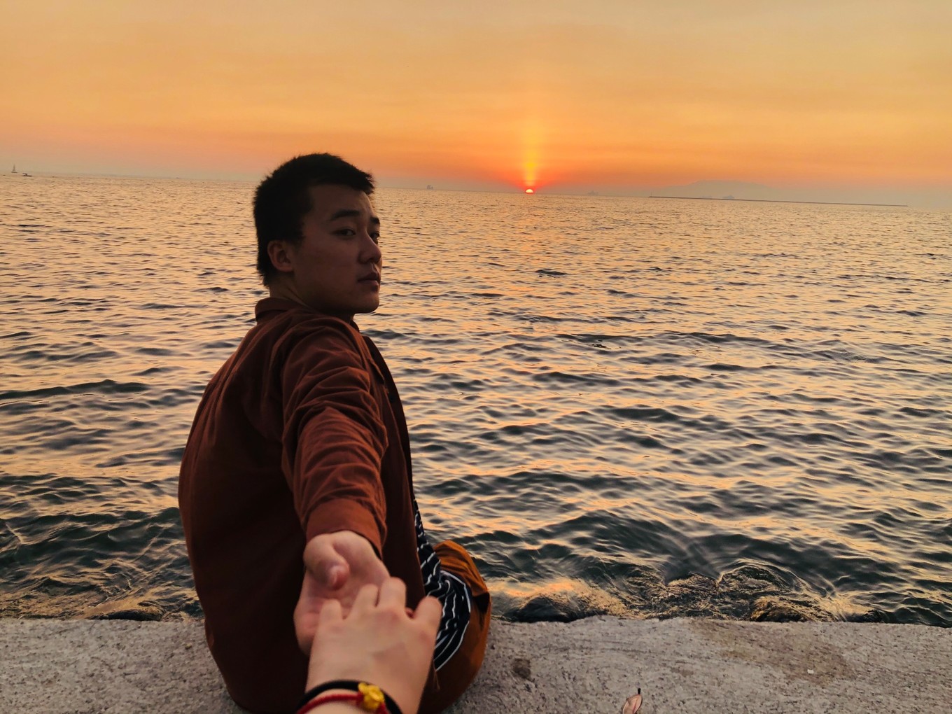 实弹射击or公墓拍大片？| 跟90后小伙儿在马尼拉“玩儿很野”