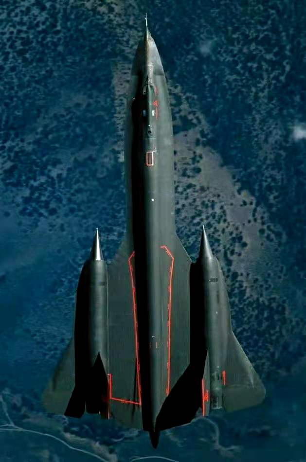 他是顶尖侦察机“黑鸟”的幕后主人，一个彻头彻尾的飞机设计狂魔