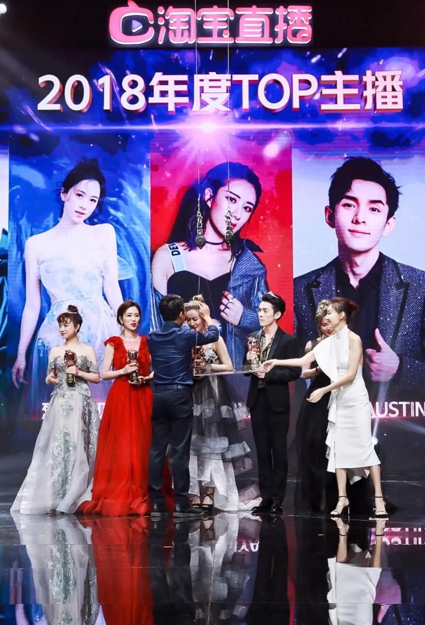 薇娅一场直播卖出12个集装箱的商品,竟不是因为货品好?