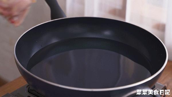 奶奶炖的鸡汤,老奶奶做的清炖鸡汤