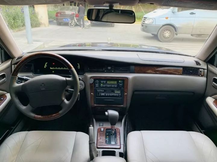 17年皇冠现在值多少钱,老皇冠千禧版多少钱