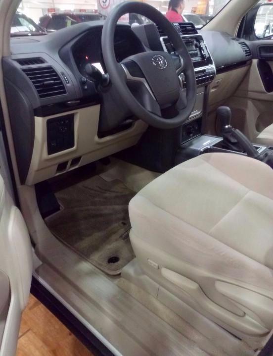 四十万入手辆低配手动版普拉多，打开车门，车主顿时感到不自在了