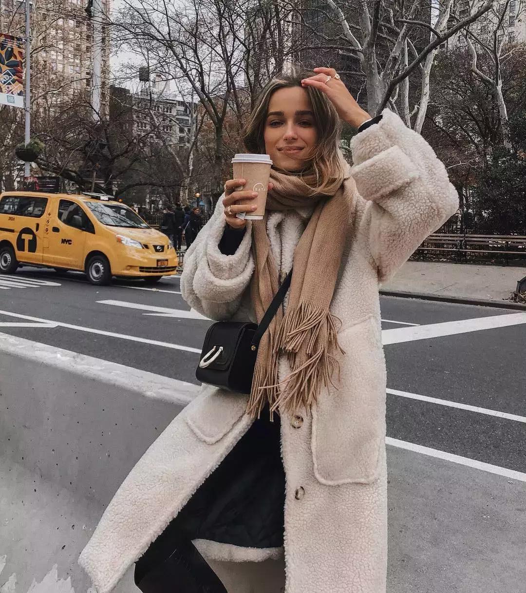 围巾怎么挑选适合自己的,买围巾又好看又简单