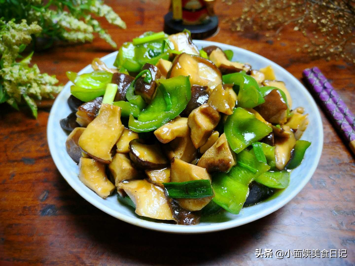 这三样一起炒实在太鲜美,这道菜懒人必备随便一炒都很好吃