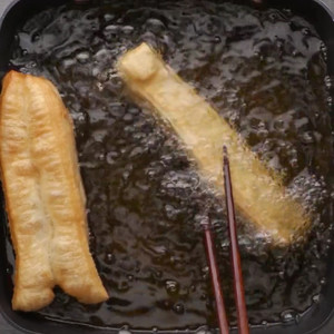 如何炸制金黄酥脆的油条,如何做油条蓬松酥脆又金黄