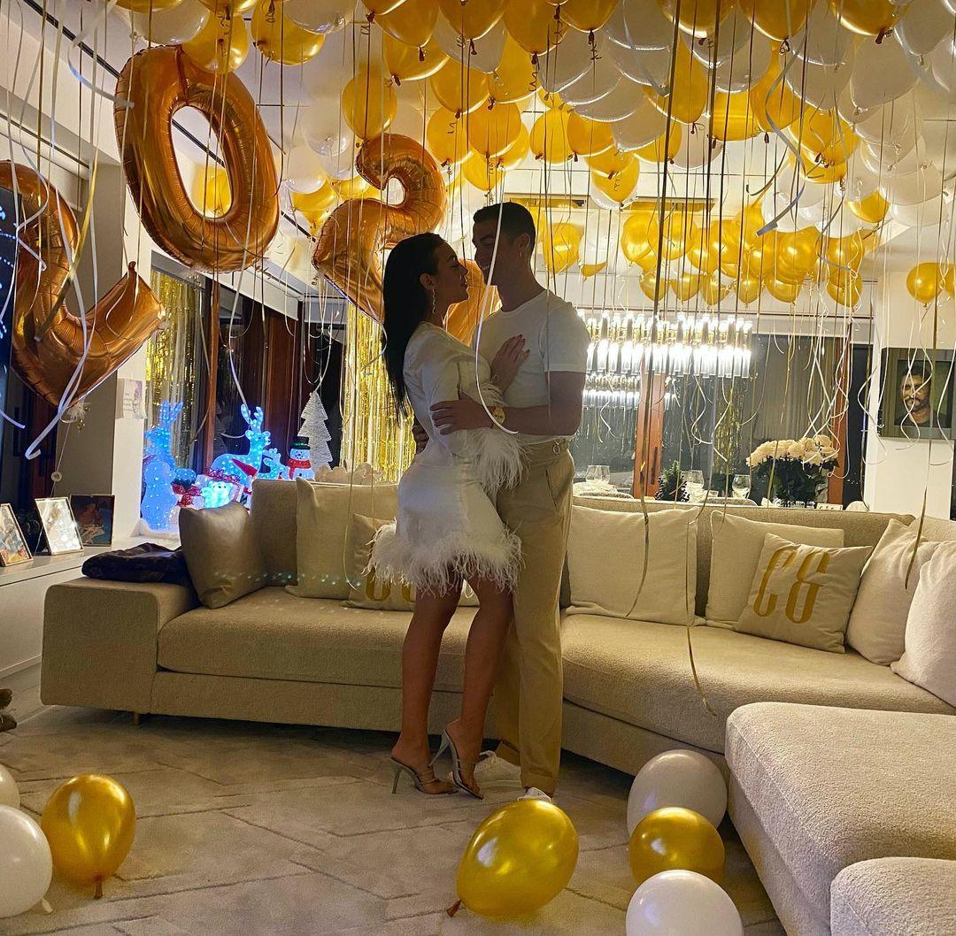 c罗未婚妻乔治娜写真,c罗的未婚妻素颜