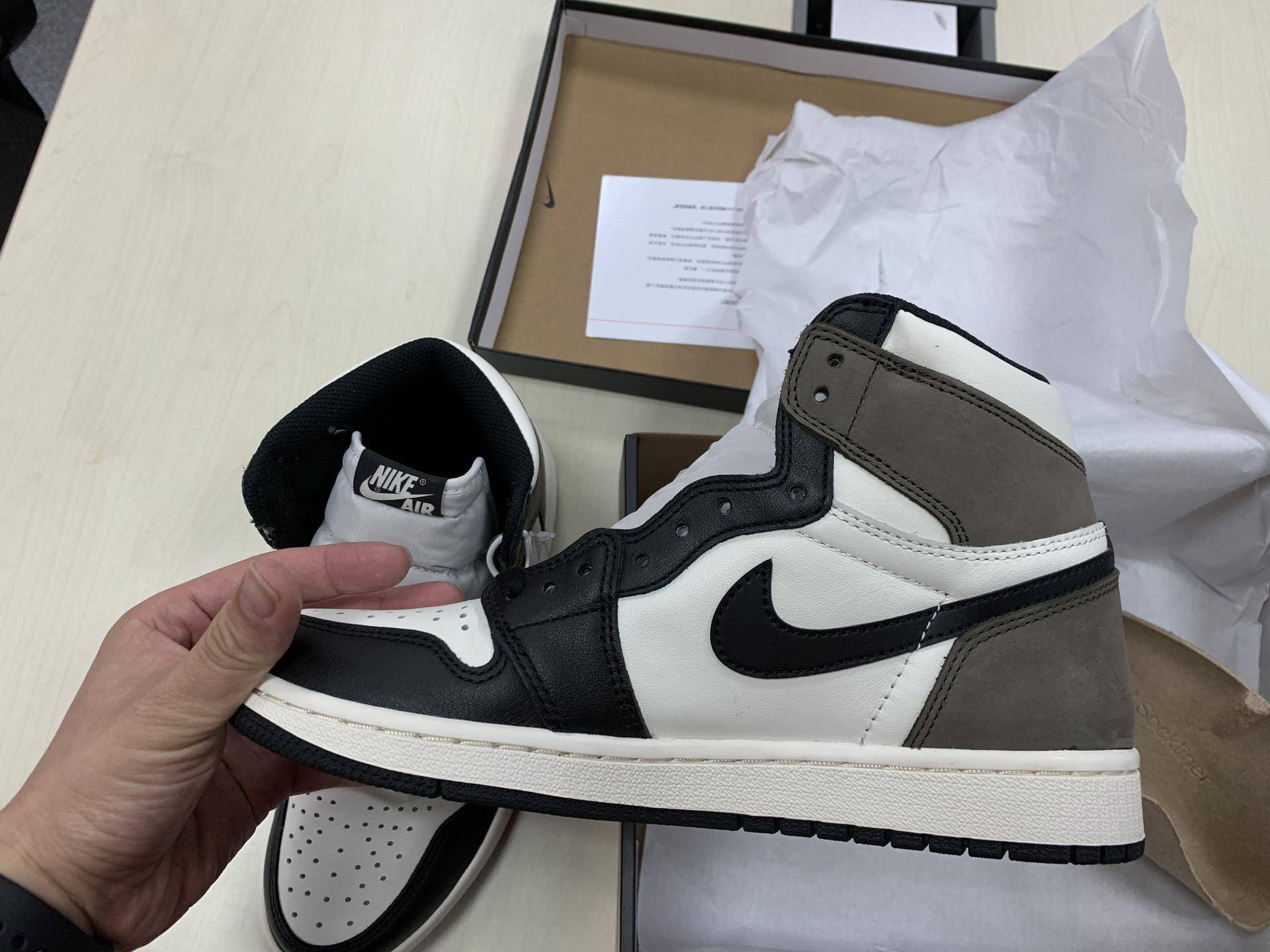入手小倒钩AirJordan1DarkMocha