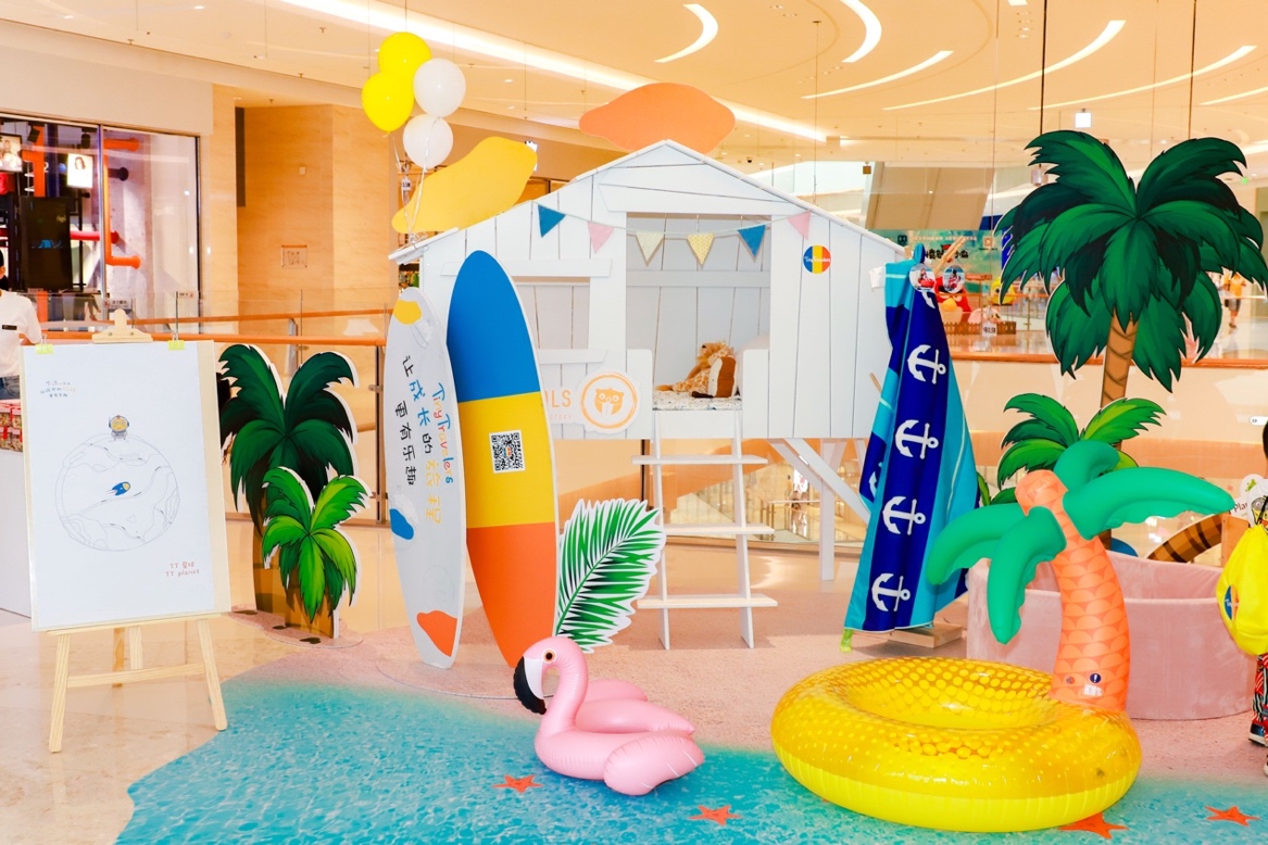 百果园将水果卖到高铁，网红餐厅“鲜猫”进入厦门|开店日报