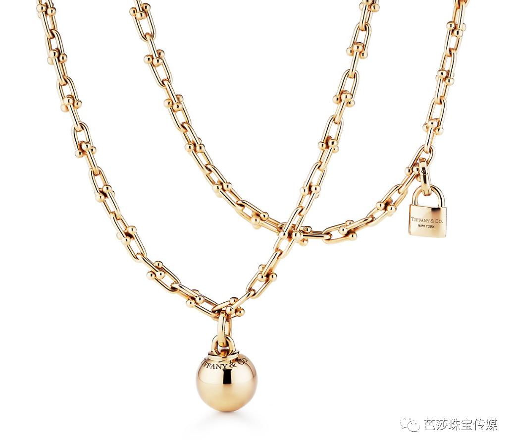 整天研究无聊的穿搭,一天到晚研究穿搭