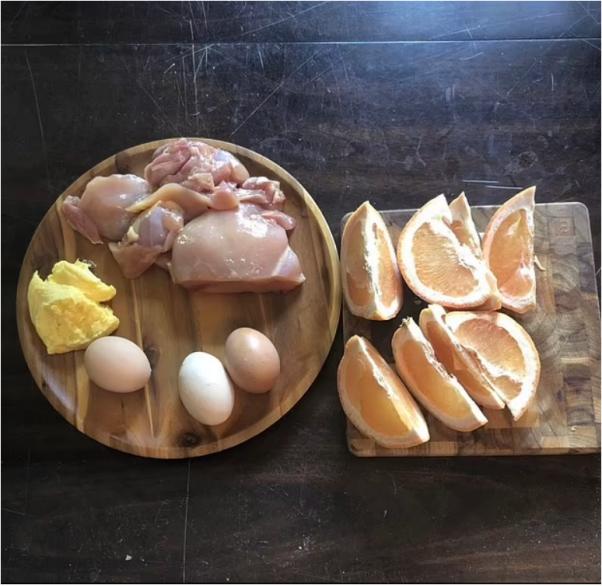 国外男子吃生羊肉,国外男子生吃羊头