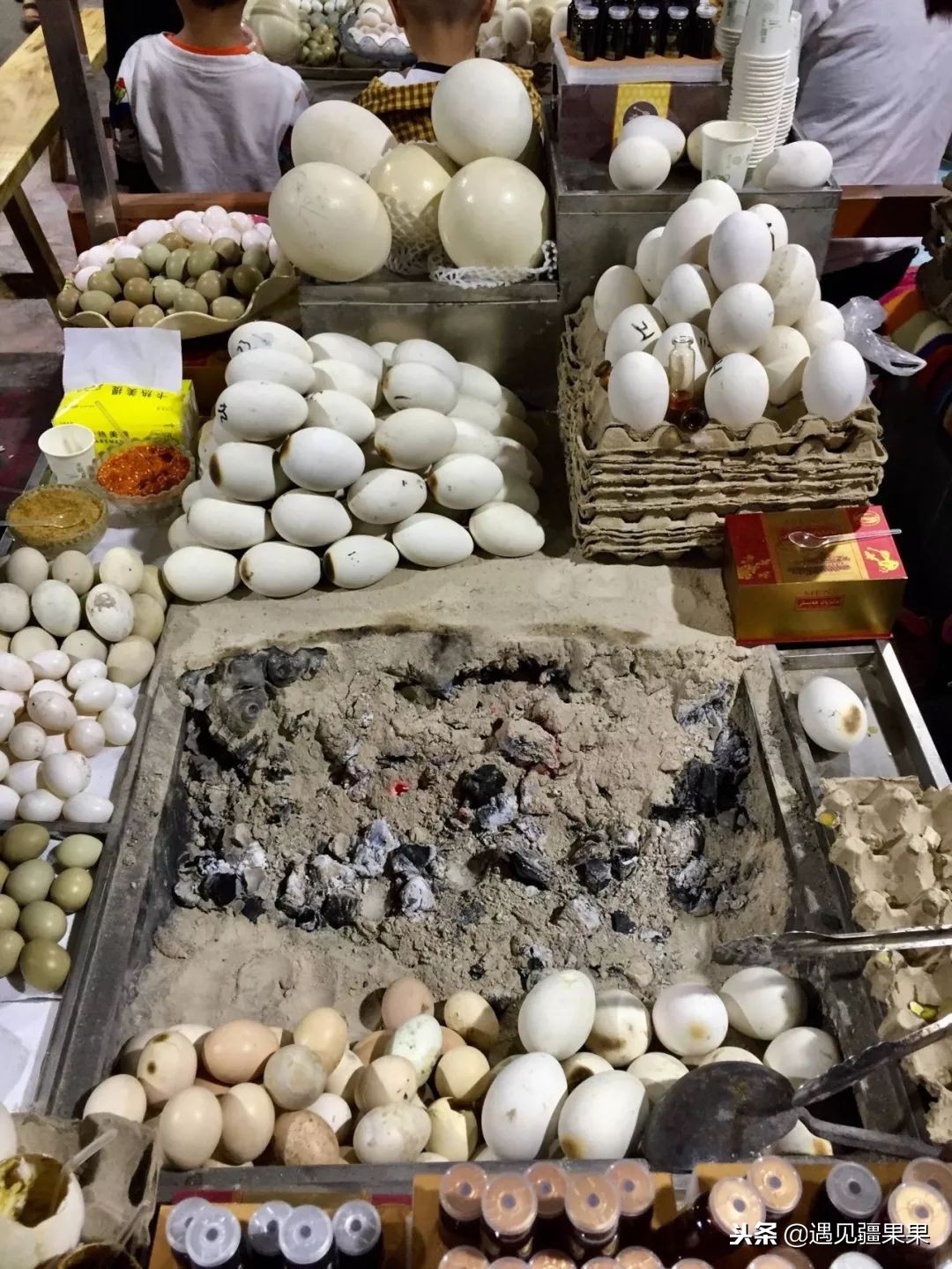 大美*疆新**欢迎你‖*疆新**一绝-烤蛋，你吃过吗？