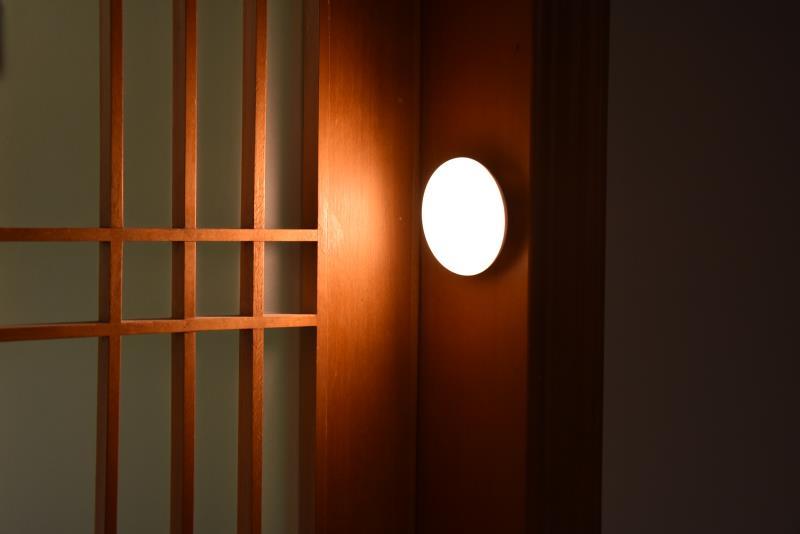 小夜灯充电就亮不充电就不亮,小夜灯充电正常就是不亮