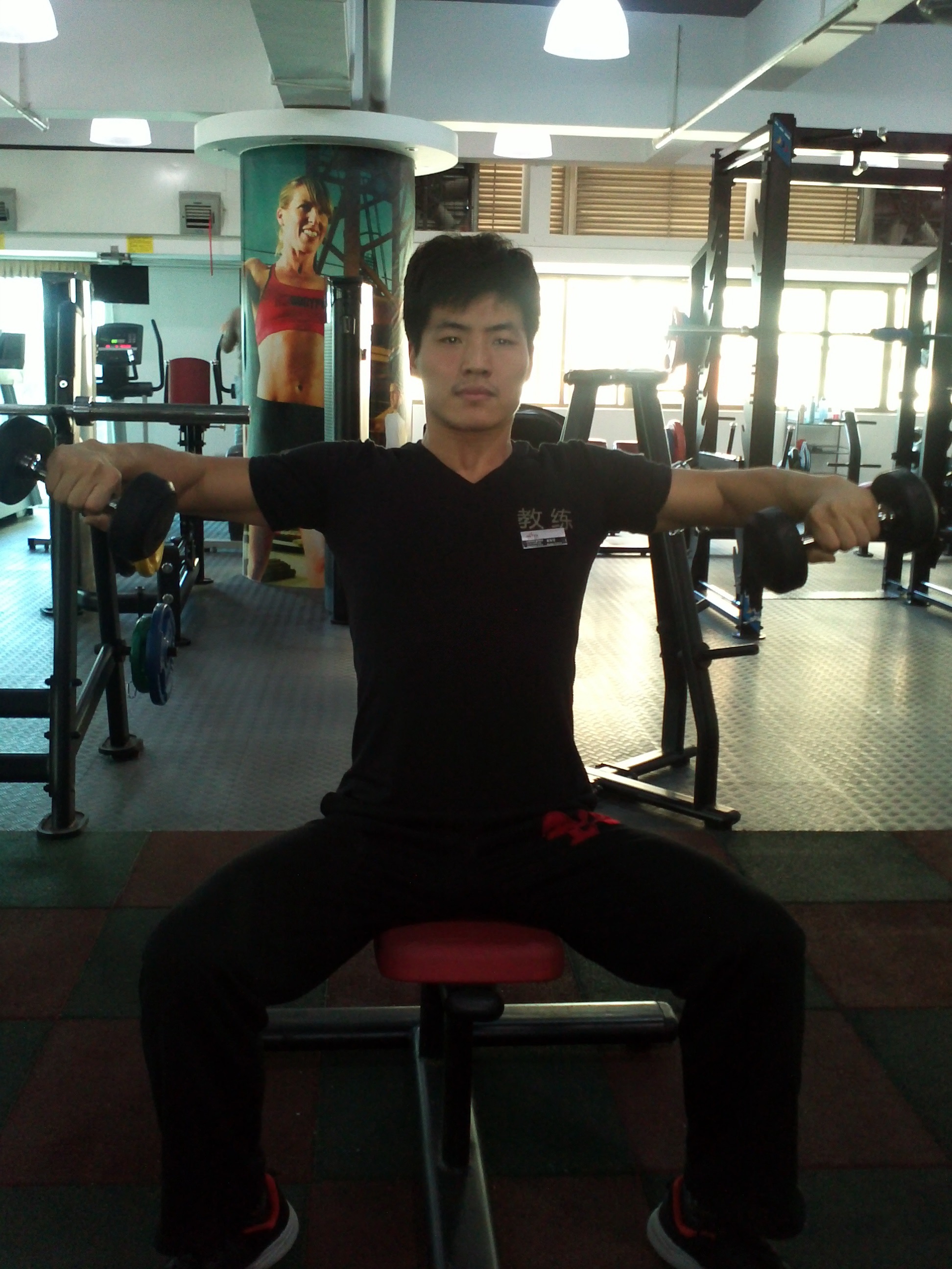 健身房抗阻力训练减脂动作讲解,健身房男人暴汗减脂训练教程