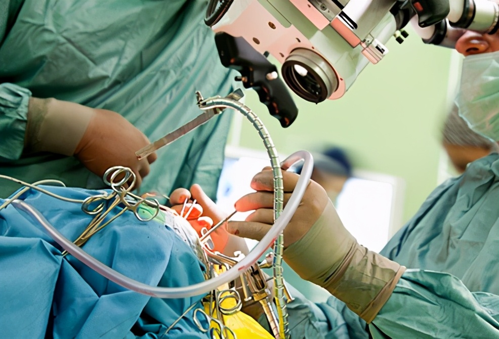 大脑是人体司令部,出现脑癌常会引起头痛等异常,该如何正确应对