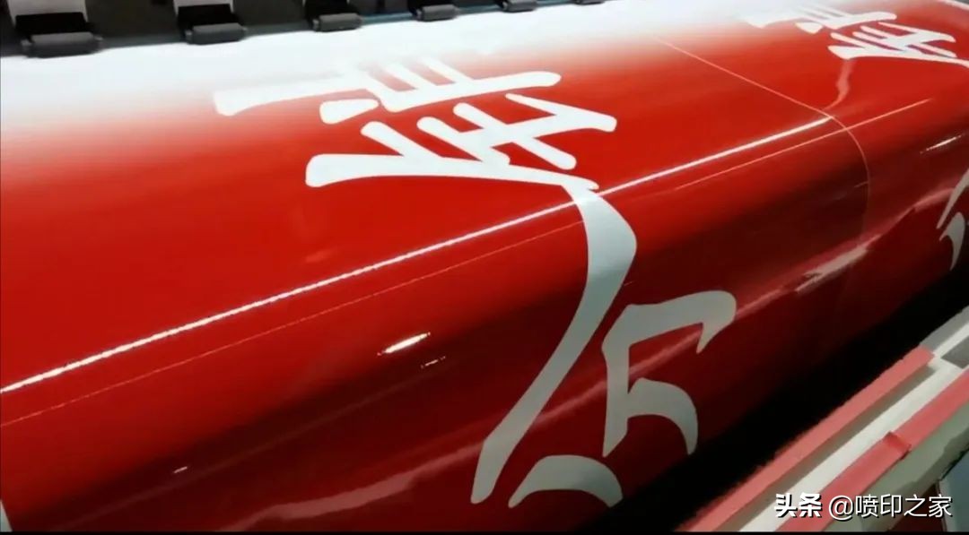 广告图大小随便调不糊,对称广告颜色怎么设置好看