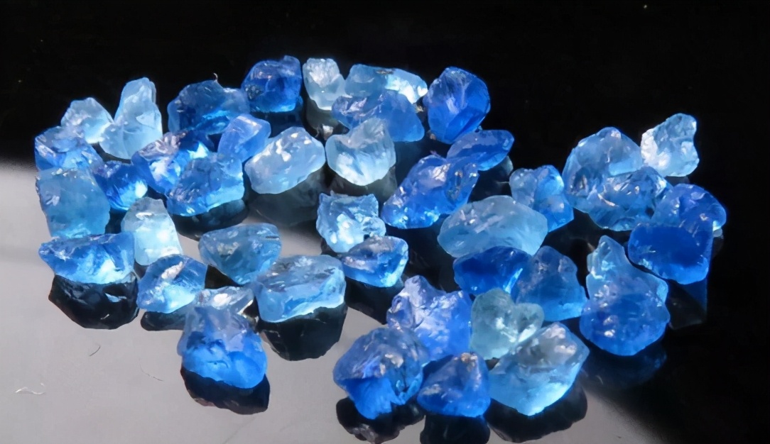 宝石切尔西蓝色妖姬,蓝色妖姬珠宝值钱吗