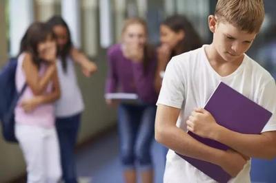 老实巴交的父母性格外面怂在家横,家里大人横外面怂的性格怎么相处