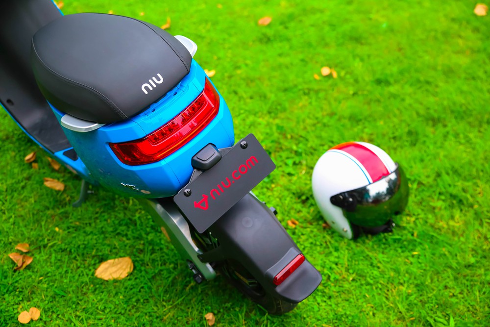 小牛最新电动车测评,小牛军绿色经典款电动车