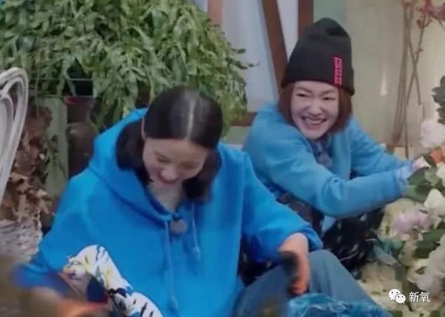 “人精”欧阳娜娜暗讽美合专睡男明星？扒完她的好友圈发现她极度