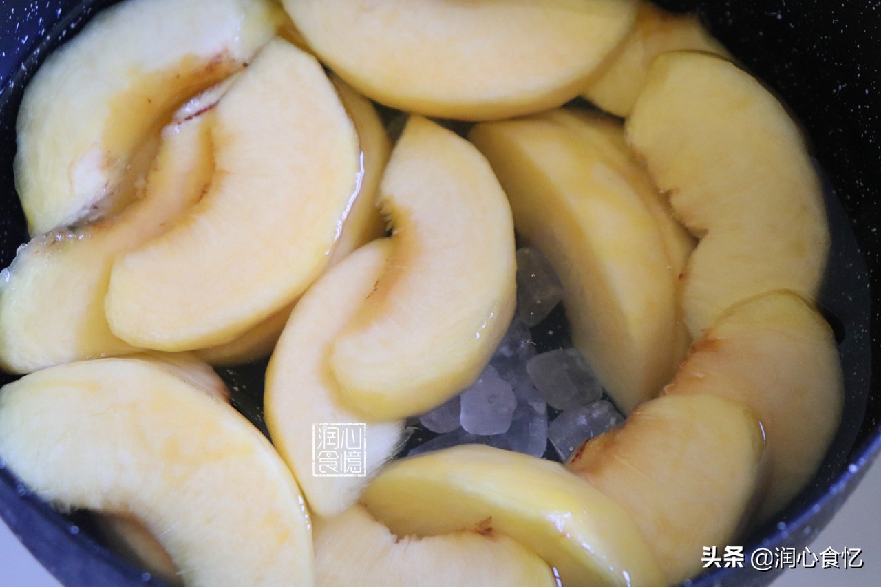 自制黄桃罐头煮和蒸之前，都不能少了这一步，怪不得桃肉酸坏得快