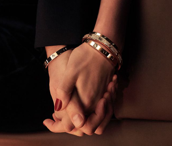 为什么卡地亚手镯比黄金贵,为什么卡地亚手镯越戴越黄