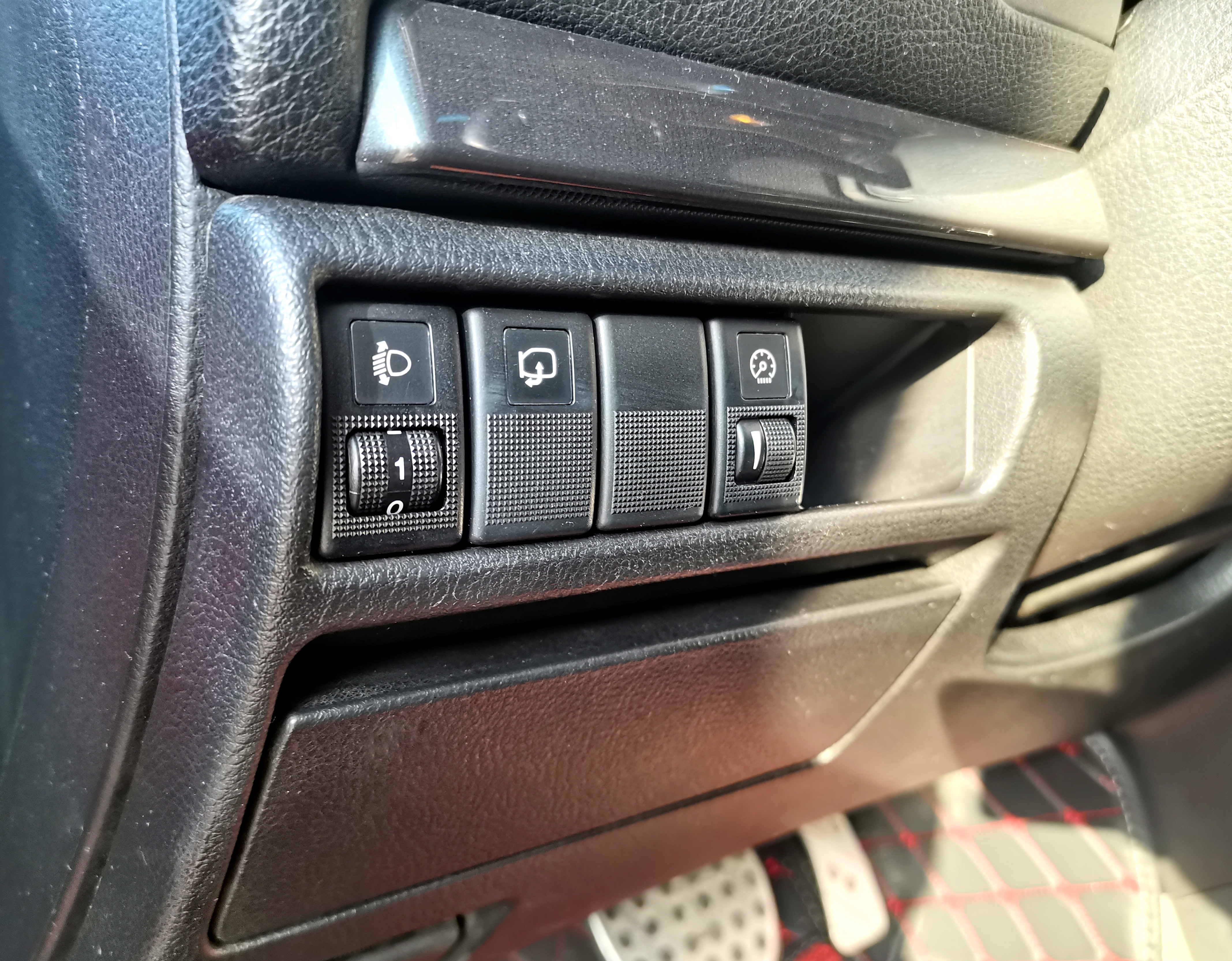 亮黑马自达6,亮灰马自达六