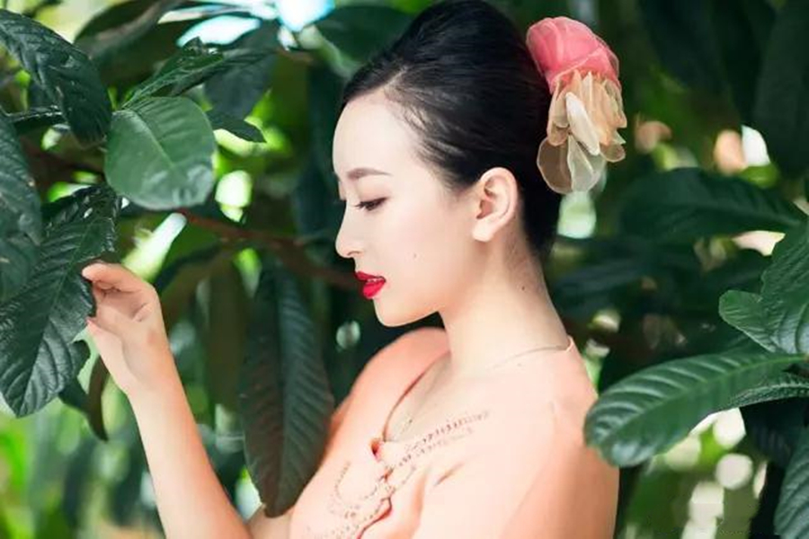 中国国际航空历代空姐制服,瑞丽航空空姐制服