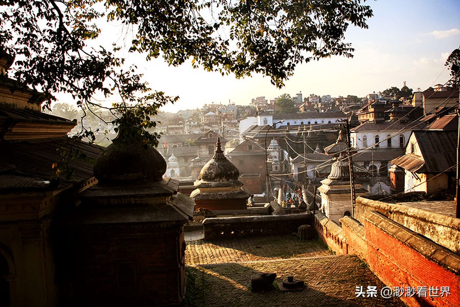 尼泊尔恒河上的烧尸庙,夜游尼泊尔烧尸庙