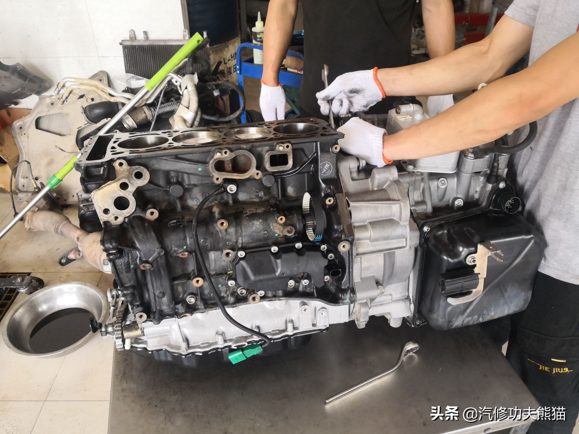 百年大众汽车品牌毁于烧机油？烧机油并非绝症，看看这台进口夏朗