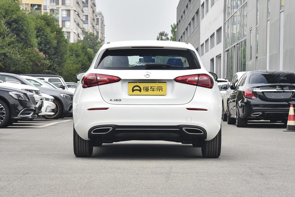 最新奔驰a180两厢落地价,最新2023款奔驰a180l落地价
