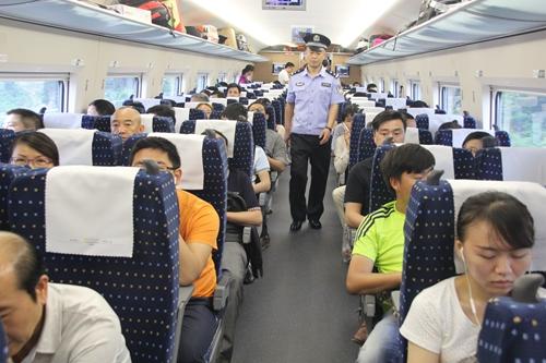 危情谍影,小说叠影